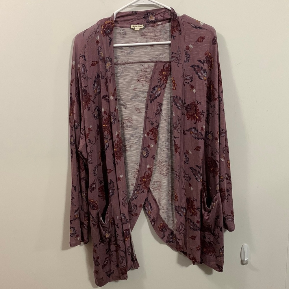 Eyeshadow Cardigan split / overlap back, very cute, good condition Size Large